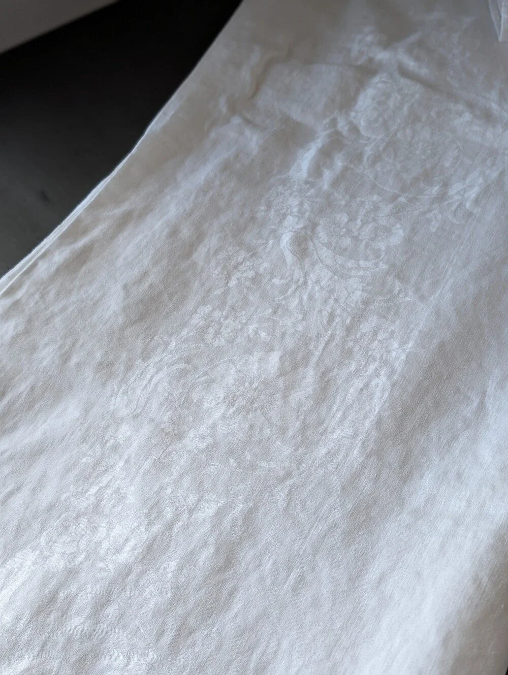 Elegant White Floral Damask Jacquard Tablecloth 102